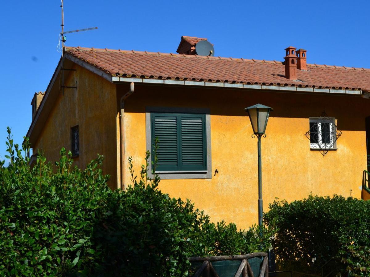 Large With Sea Views In A Spacious Garden With A Shared Pool Appartamento